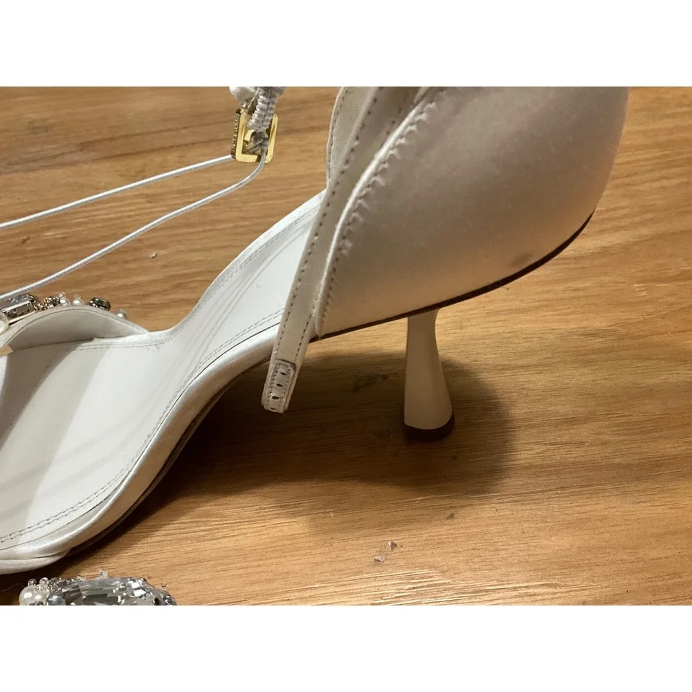 Kate Spade New York Ivory Satin Pearl Crystal Heels Sandals 9.5b few Details